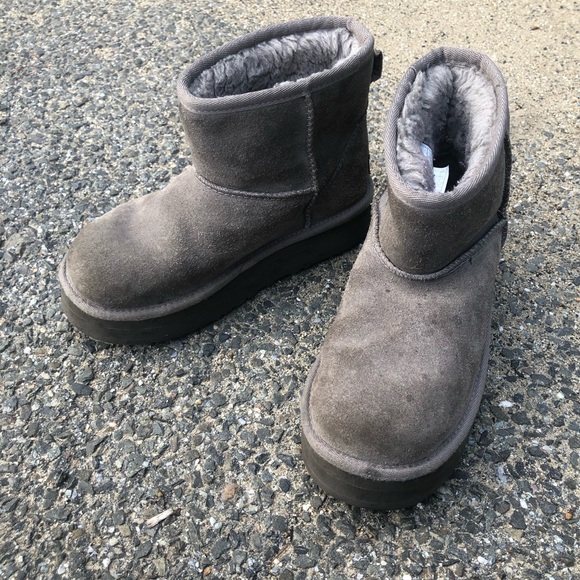 UGG Mini - Picture 2 of 5